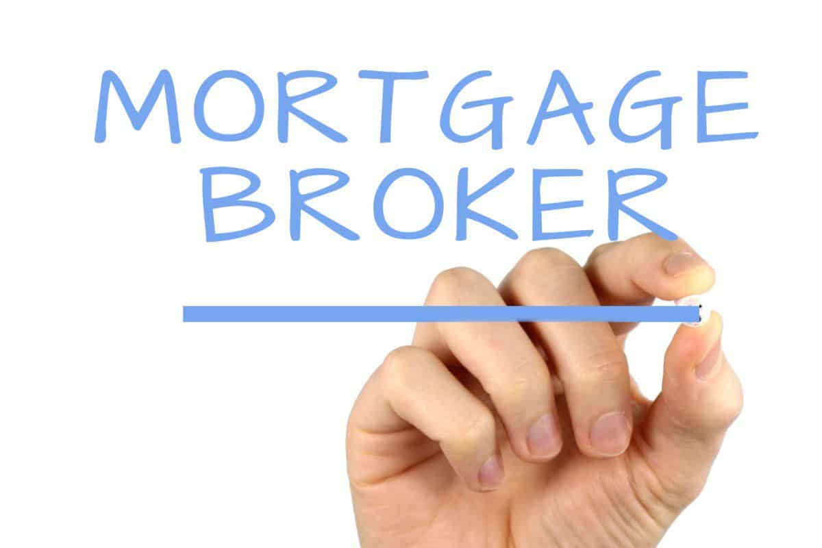 How do I market myself as a mortgage broker?